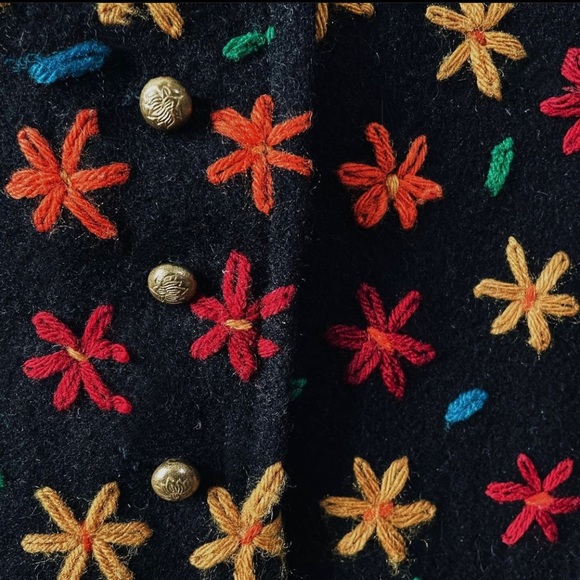 Vintage Wool Embroidered Flower Vest - Picture 2 of 3